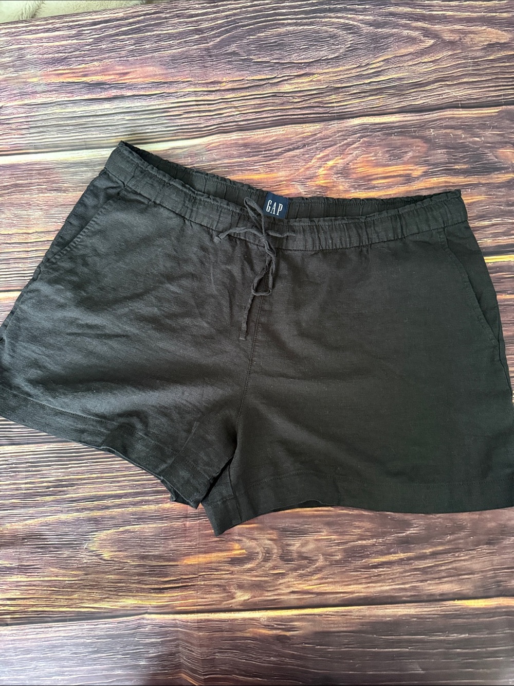 GAP Women’s Black Drawstring Linen Shorts